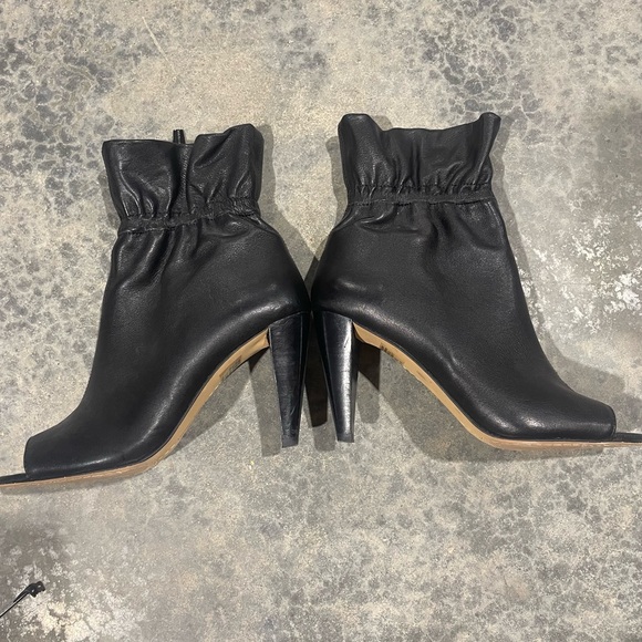 Vince Camuto- SZ 7 Black Leather Addiena Ankle Boot Peep Toe - Picture 5 of 12